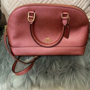 Coach purse. Excellent condition. Barely used.